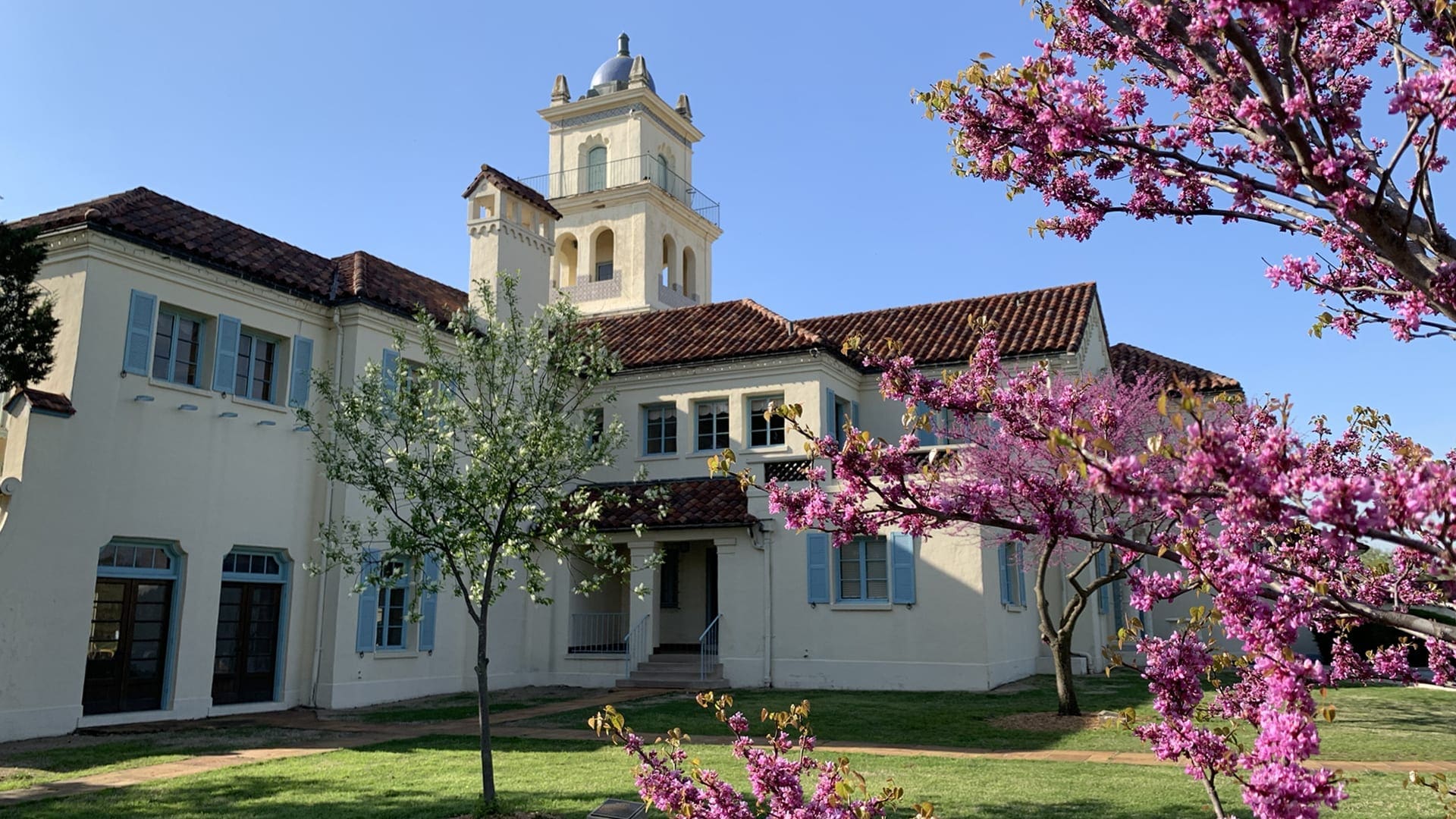 La Quinta mansion exterior in spring